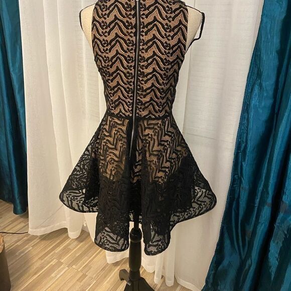 Avec lace dress, S - Picture 6 of 9